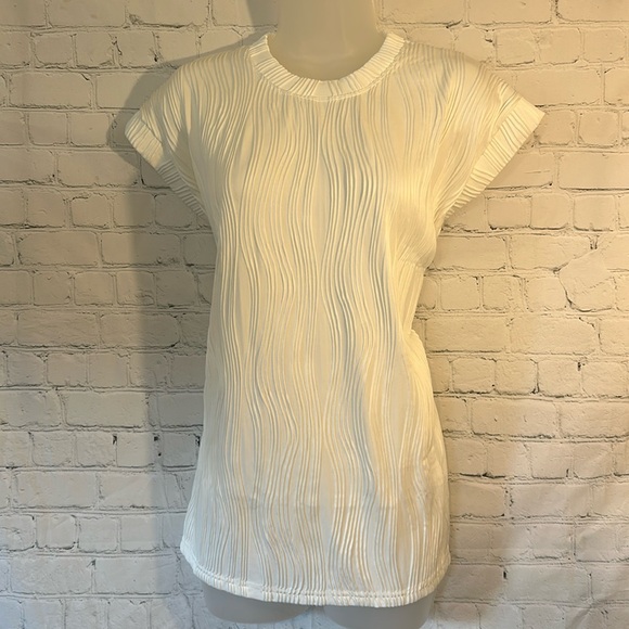 evaless Tops - Evaless stretchy white cap sleeve blouse